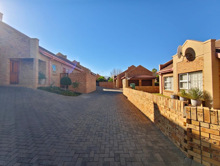 3 Bedroom Property for Sale in Langenhovenpark Free State